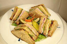 Campus Club (658 cal)